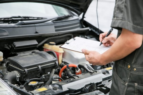 コラム記事 車がオーバーヒート 原因やとっさの時の対処法 修理代について解説 廃車買取おもいでガレージ