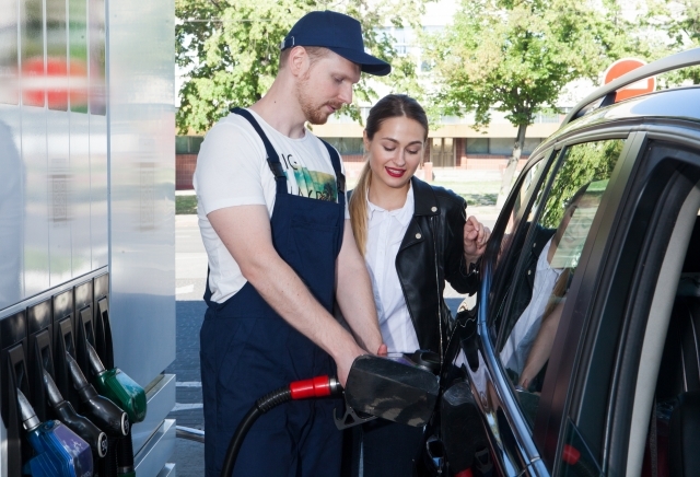 ガソリン添加剤はもはや都市伝説 その効果とメリット デメリットを探る 廃車買取のおもいでガレージ